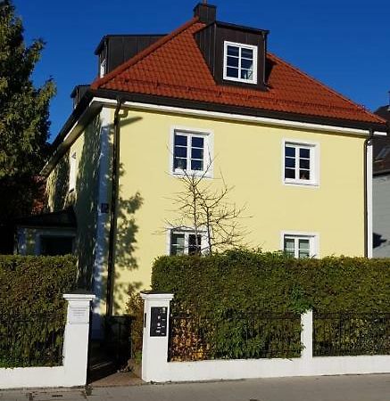 Helle Und Ruhige Dachgeschosswohnung Munique Exterior foto